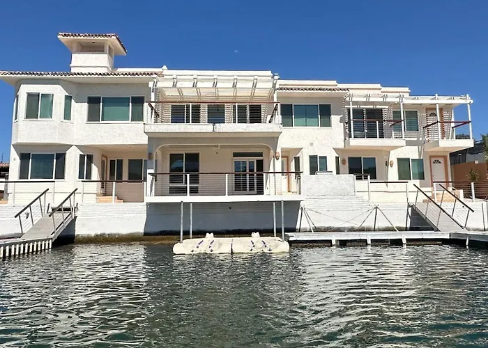Holiday home Fox River House, River Front Getaway *