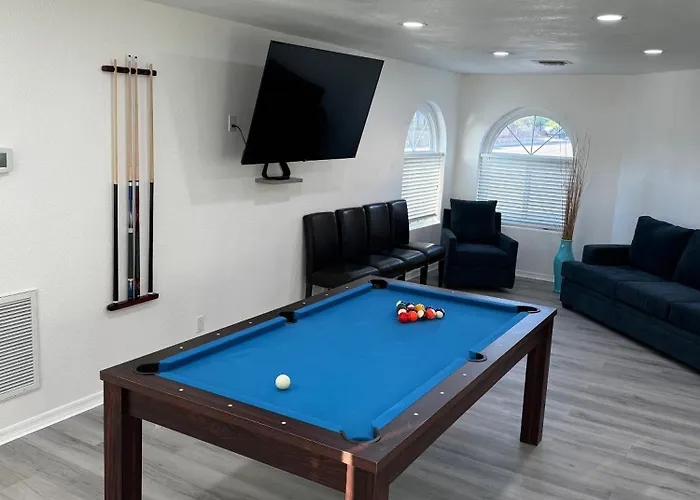 Fox River House, River Front Getaway Holiday home