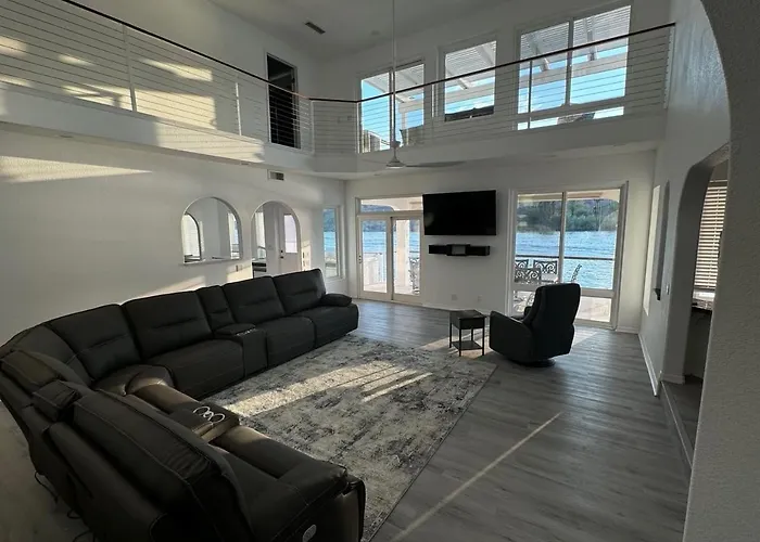 Fox River House, River Front Getaway Holiday home